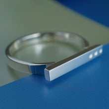 Load image into Gallery viewer, Ellipsis silver ring