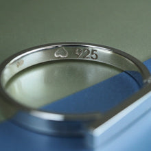 Load image into Gallery viewer, Ellipsis silver ring