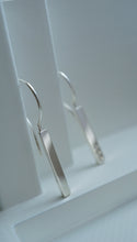 Load image into Gallery viewer, Ellipsis Silver Earrings