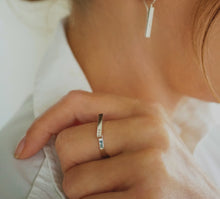 Load image into Gallery viewer, Ellipsis silver ring