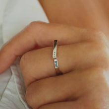 Load image into Gallery viewer, Ellipsis silver ring