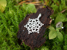 Load image into Gallery viewer, Romantic Snowflake necklace
