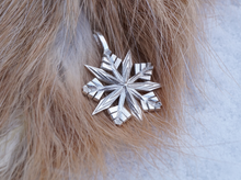 Load image into Gallery viewer, Star Snowflake necklace