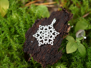 Romantic Snowflake necklace